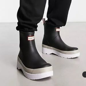 Hunter Men play short boots in black speckle US 11